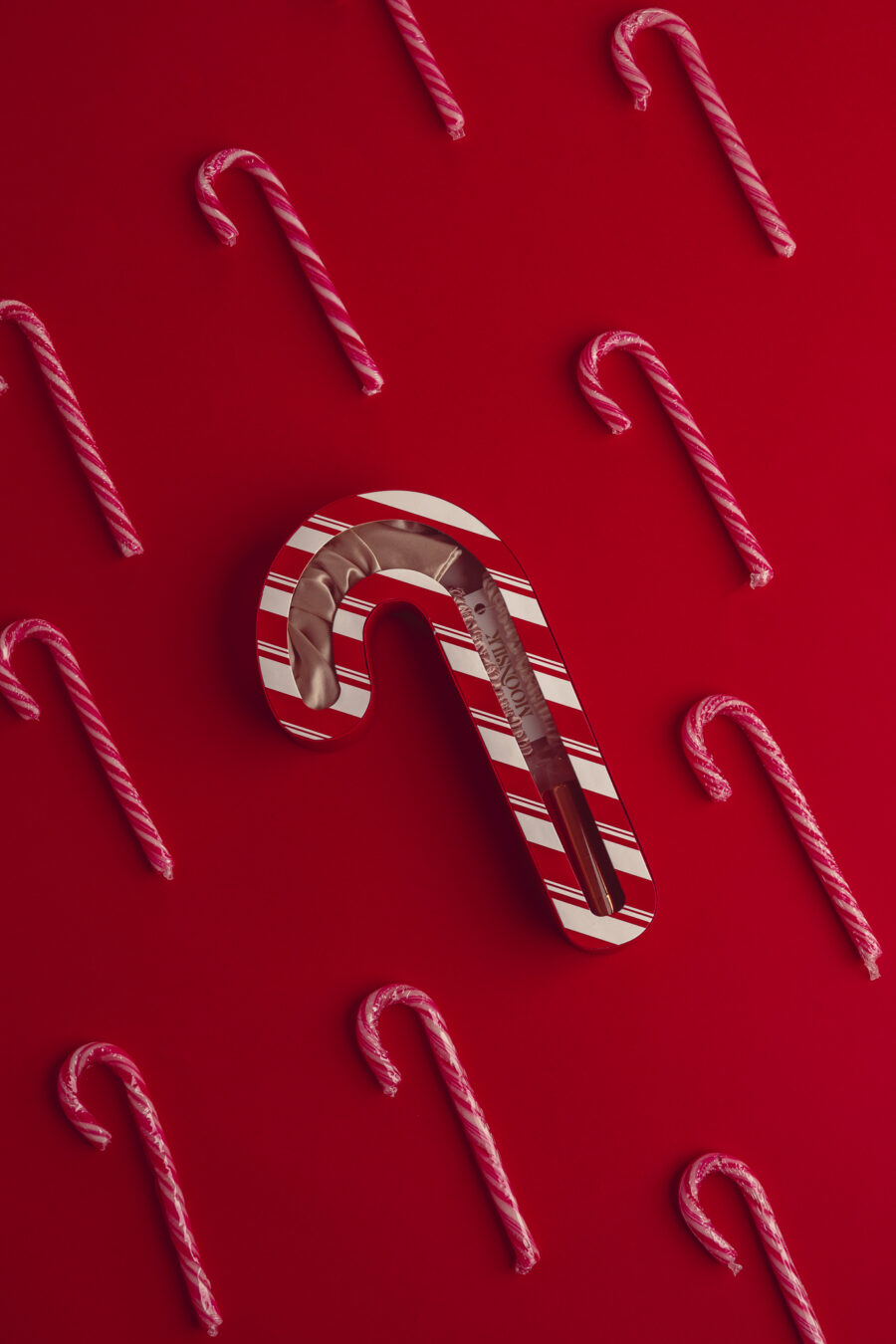 031-Moonsilk-candycane-6U0A1511 Kinkekomplekt "Candy Cane" - 4 mini juuksekummi, 1 scrunchie ja huulepalsam