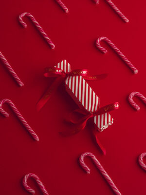 Kinkekomplekt "Xmas Candy" - 4 mini juuksekummi ja huulepalsam