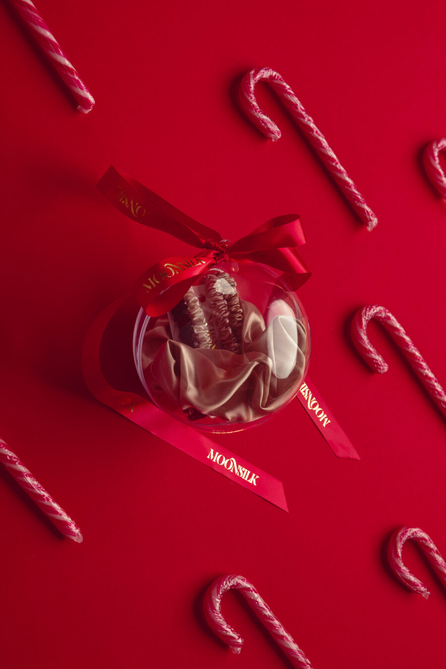 036-Moonsilk-candycane-6U0A1545 Kinkekomplekt "Jõuluehe" - 4 mini juuksekummi ja 1 scrunchie