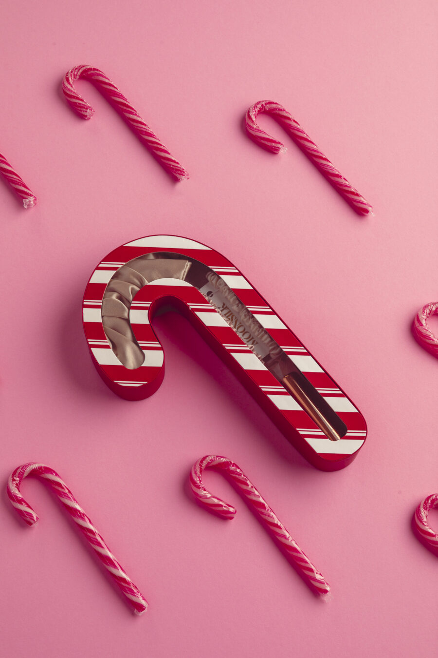 038-Moonsilk-candycane-6U0A1570 Kinkekomplekt "Candy Cane" - 4 mini juuksekummi, 1 scrunchie ja huulepalsam