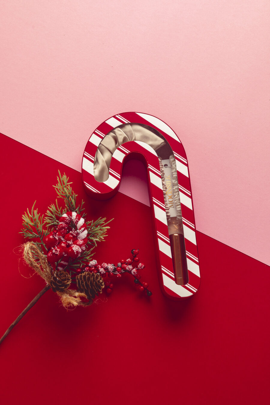 049-Moonsilk-candycane-6U0A1652 Kinkekomplekt "Candy Cane" - 4 mini juuksekummi, 1 scrunchie ja huulepalsam