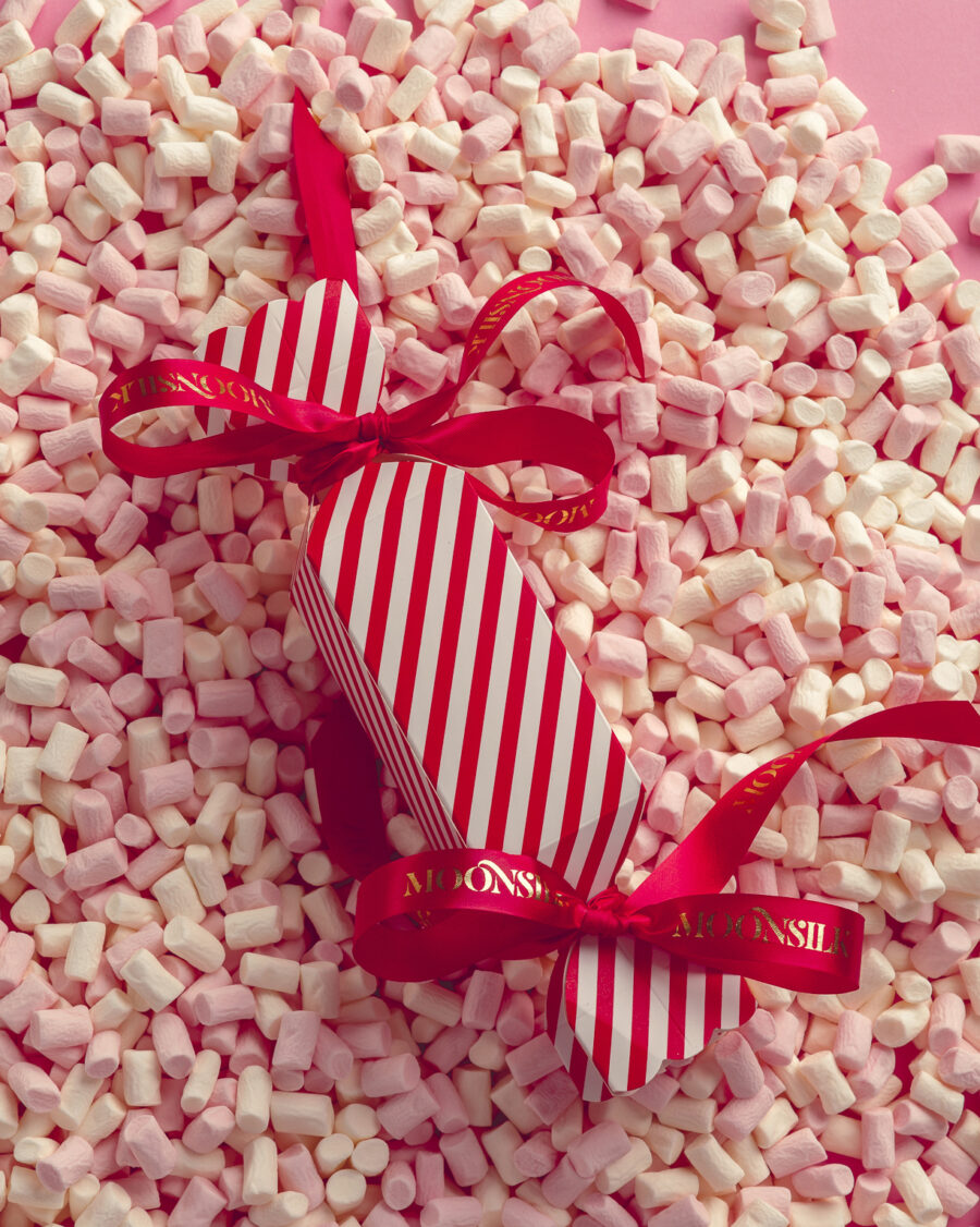 050-Moonsilk-candycane-6U0A1722 Kinkekomplekt "Xmas Candy" - 4 mini juuksekummi ja huulepalsam