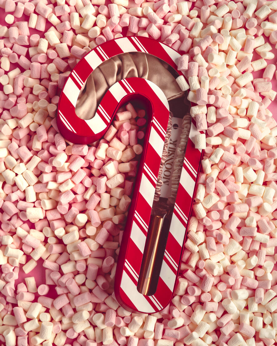 052-Moonsilk-candycane-6U0A1748 Kinkekomplekt "Candy Cane" - 4 mini juuksekummi, 1 scrunchie ja huulepalsam