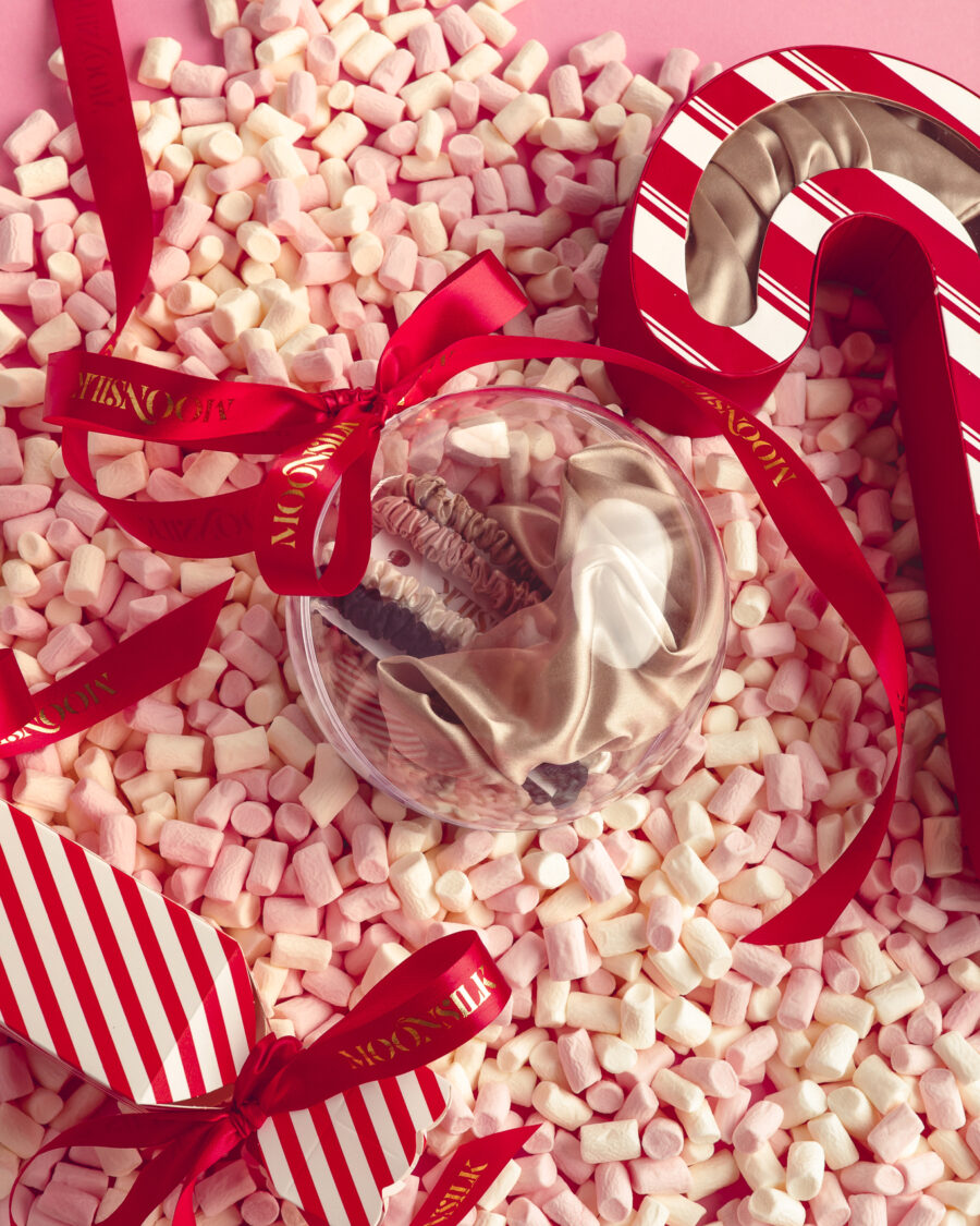 062-Moonsilk-candycane-6U0A1791 Kinkekomplekt "Jõuluehe" - 4 mini juuksekummi ja 1 scrunchie