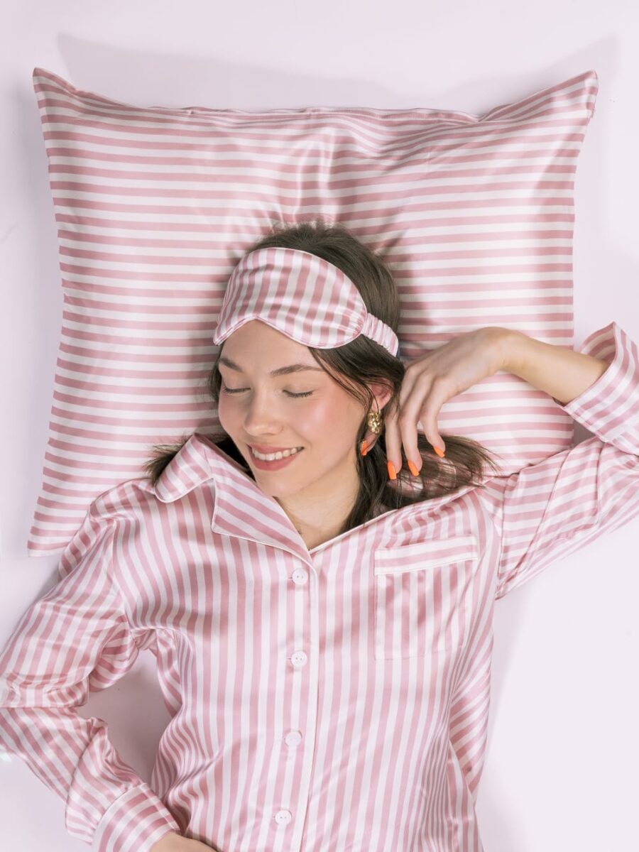 Striped pillowcase Pink striped silk pillowcase with zip